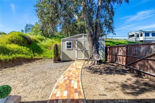 Building Photo - 1720 Vista Del Lago