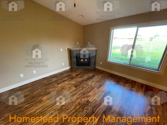 Building Photo - Celebrate the new year with 1/2 off one months rent!