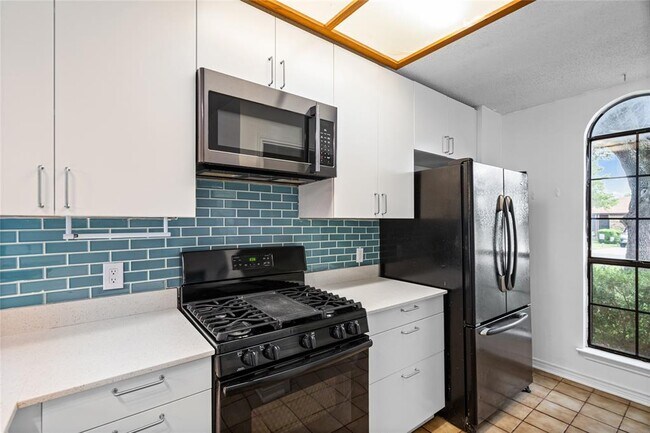 Building Photo - 2408 Windrift Way