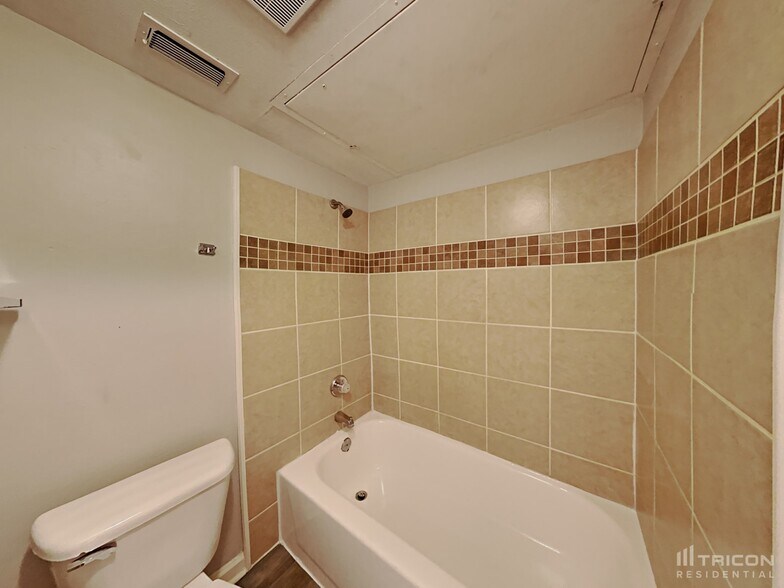 Building Photo - 604 Heritage Hill Dr