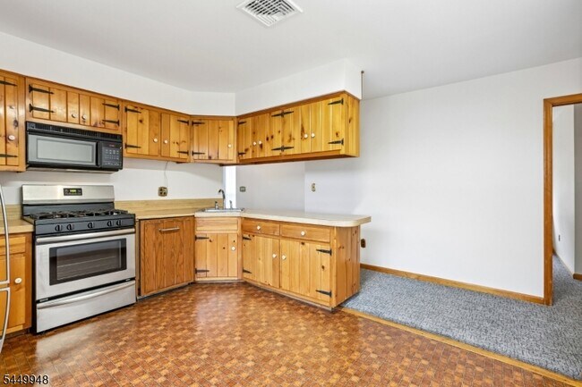 Building Photo - 488 Cedar Ln
