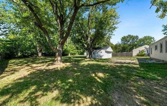 Building Photo - Beautiful 3 Bedroom Mentor Home