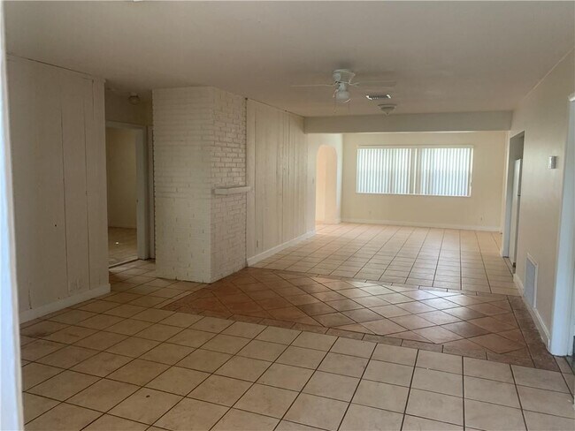 Building Photo - 6410 Coolidge St