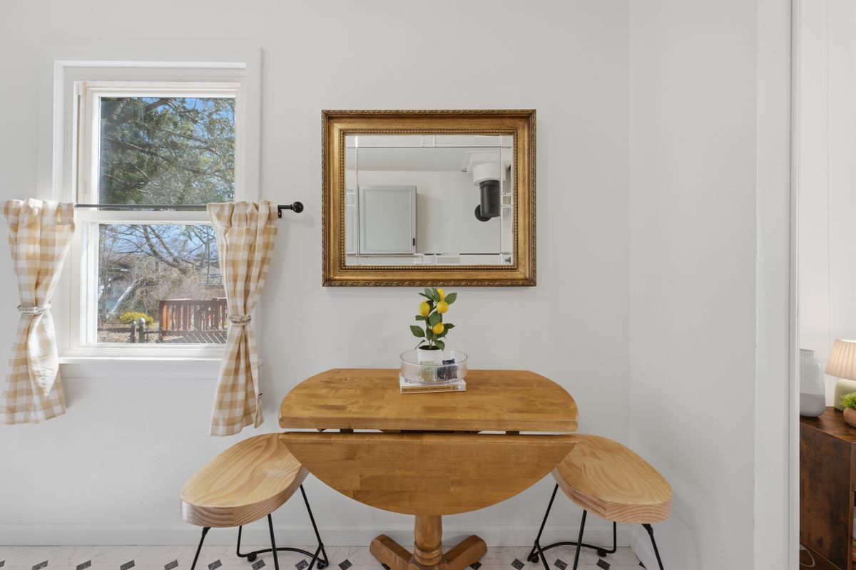 Building Photo - 106 Midway Oval