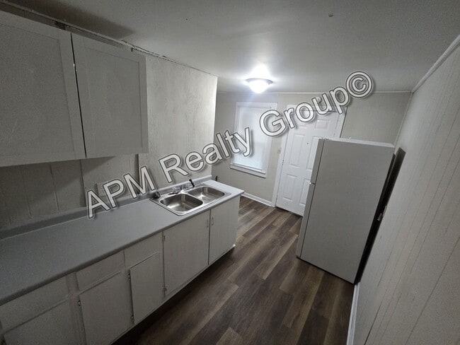 Building Photo - Renovated one bedroom duplex in Melrose Heights