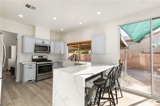 Building Photo - 7820 Mount Angel Dr