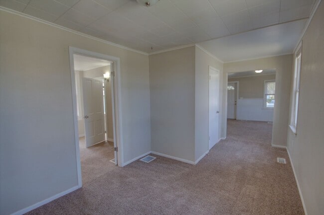 Building Photo - 2 bed home