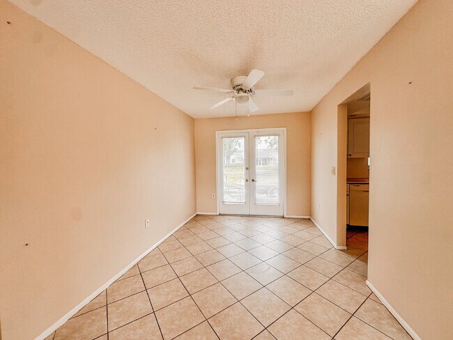 Building Photo - Gorgeous Venice home near beaches and town and highways