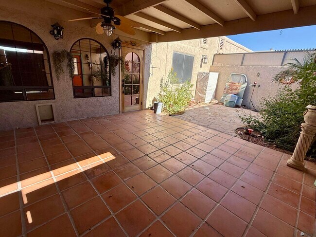 Building Photo - 11367 S Phoenix Dr
