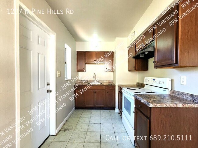 Building Photo - 1207 N Pine Hills Rd