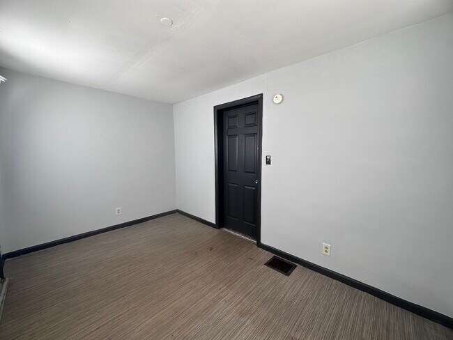 Building Photo - 1018 Chandler-