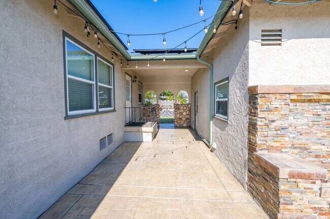 Building Photo - 3BR/2BA home with bonus room & additional ...