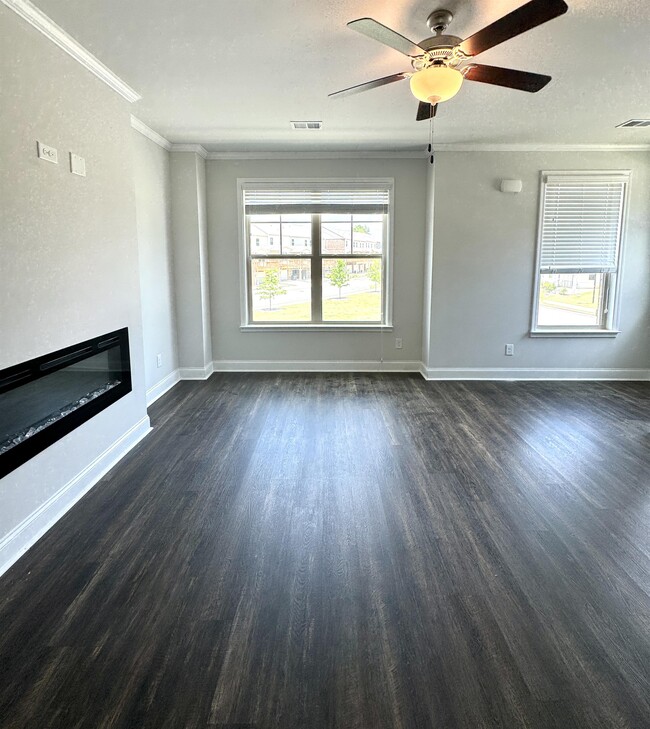 Building Photo - 588 Amarante Cir