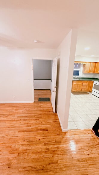 Building Photo - 71 Hartford St