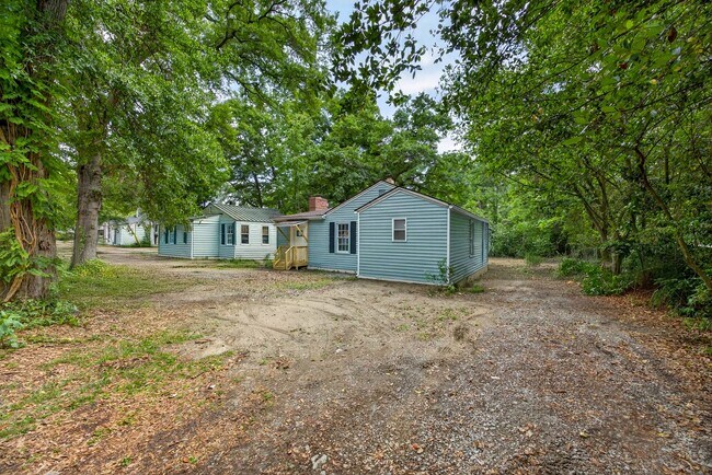 Building Photo - Renovated & Move-In Ready Ranch in Rosewood!