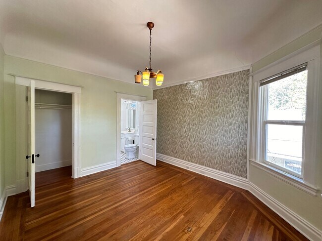 Building Photo - Upstairs 2 Bedroom - Near UCD Med Center