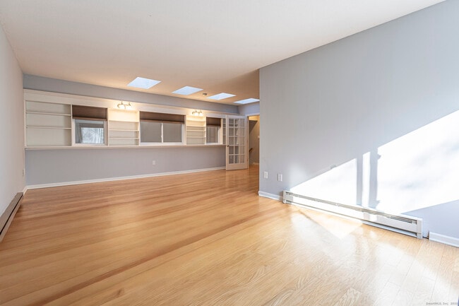 Building Photo - 187 Lovers Ln