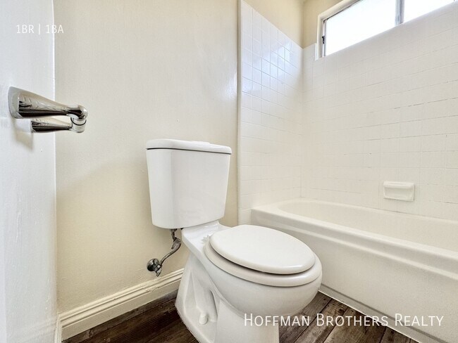 Building Photo - 20334 Saticoy St