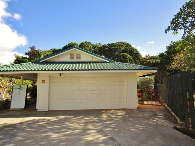 Building Photo - Live and Work Remotely on Maui in this Ful...