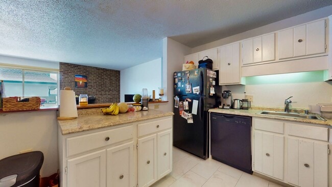 Building Photo - 555 E 10th Ave