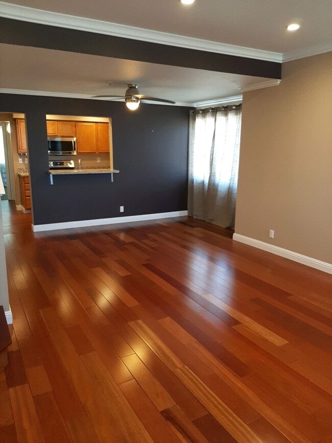 Building Photo - Fabulous Waterfront Condo with Private Boa...
