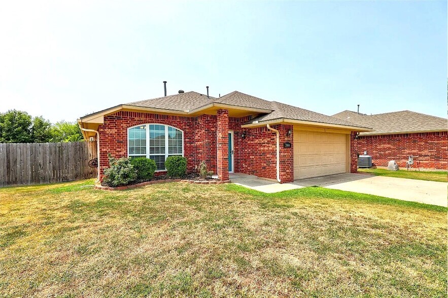 Building Photo - 2404 Deer Chase Dr