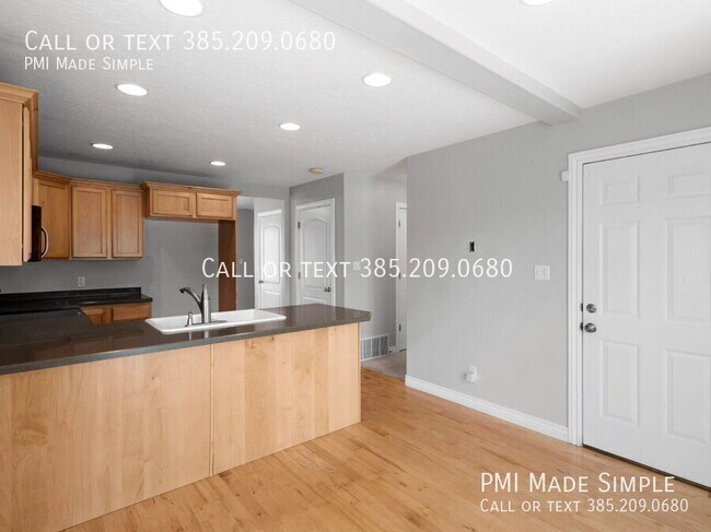 Building Photo - Spacious 5-Bed Home, Cedar Hills, Mountain...