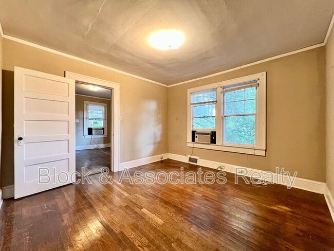 Building Photo - 120 S Poplar St