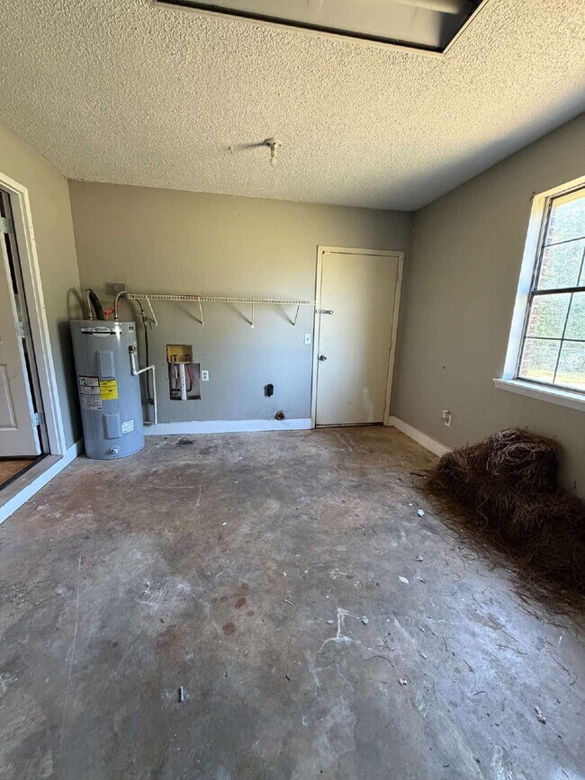 Building Photo - Available now FOR RENT in Enterprise, AL!!