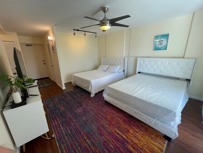 Building Photo - Skyline Living | Furnished 2-Bedroom with ...