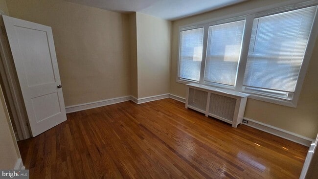 Building Photo - 5725 N Lawrence St