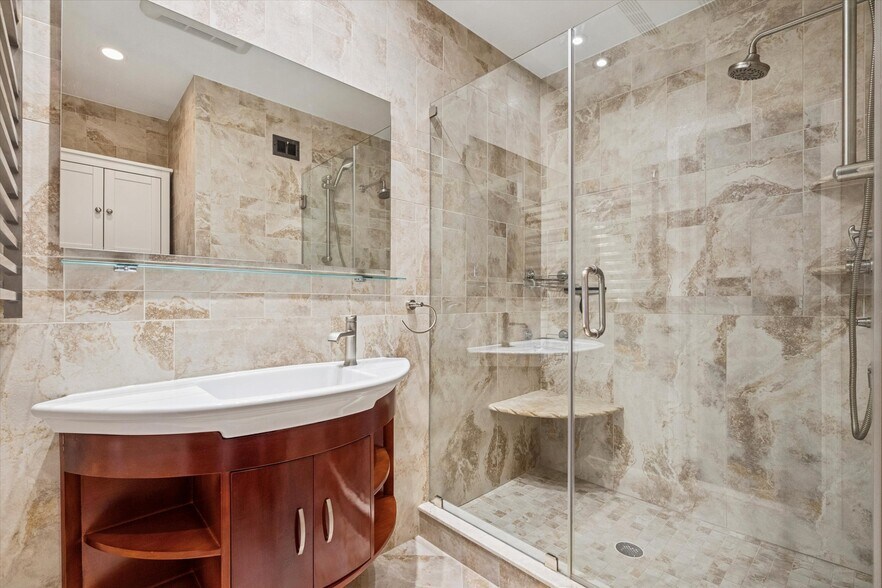 Building Photo - 42 Golf Club Dr