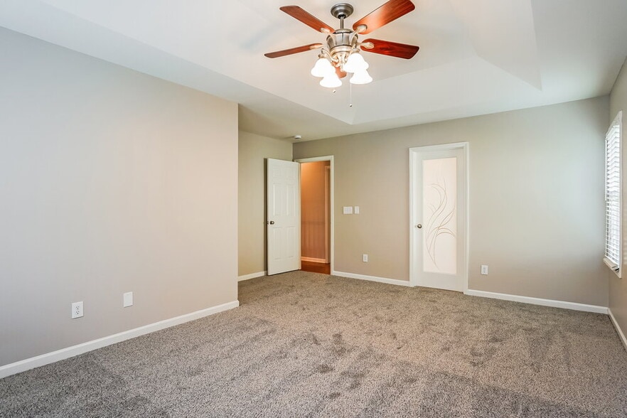 Building Photo - 2421 Barton Oaks Dr