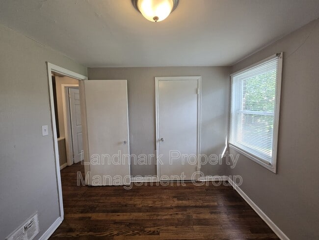 Building Photo - 9151 Mansfield St