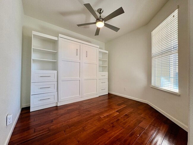 Building Photo - Beautiful 4 Bedroom with a large Pool! Located in Roseville close to a park!