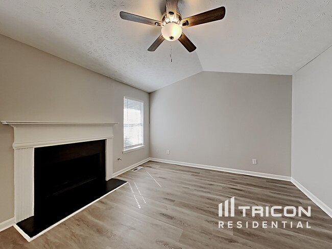 Building Photo - 321 Autumn Lake Dr