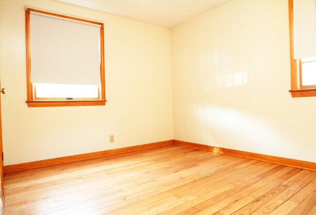 Building Photo - Charming 3BD / 1 Bath on Cul de sac