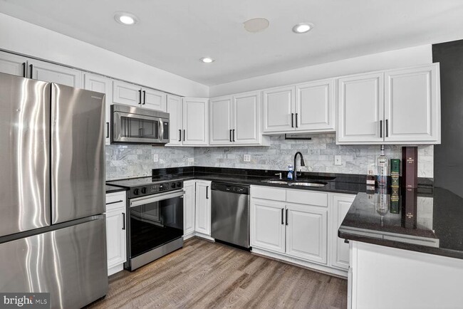 Building Photo - 7706 Swan Terrace