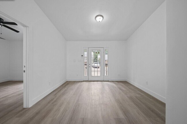 Building Photo - 2218 Magnolia Cir