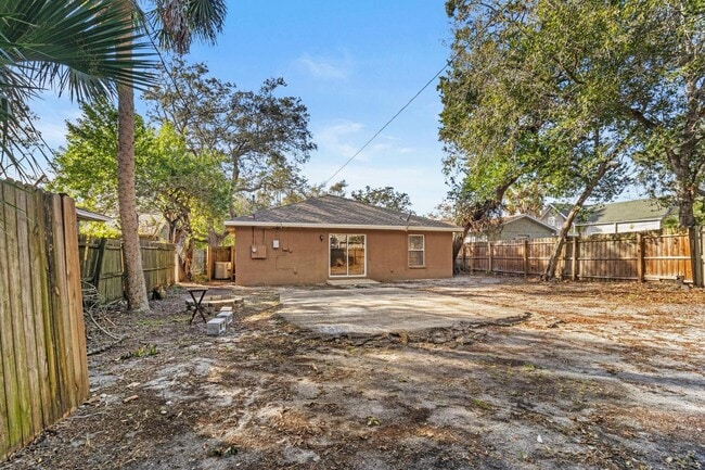 Building Photo - 3 Bedroom Home