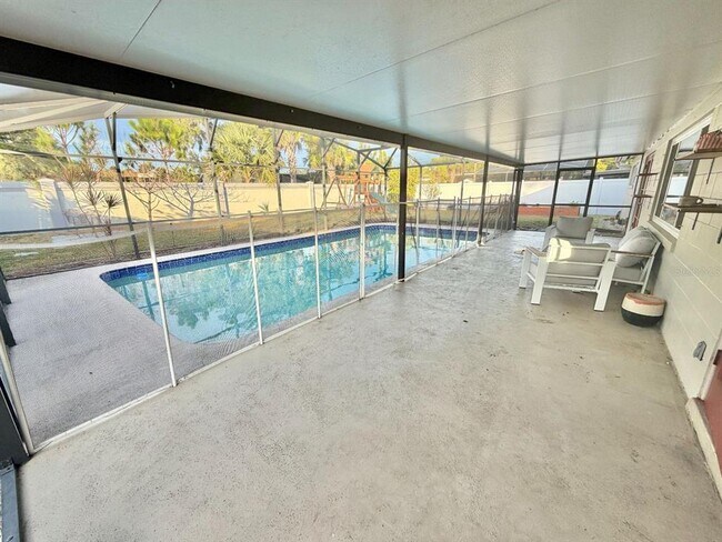 Building Photo - 653 Sherwood Dr