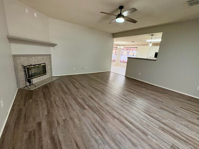 Building Photo - 412 Primrose Ave