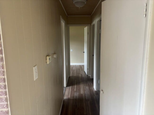 Building Photo - Spacious 3BD/1BA