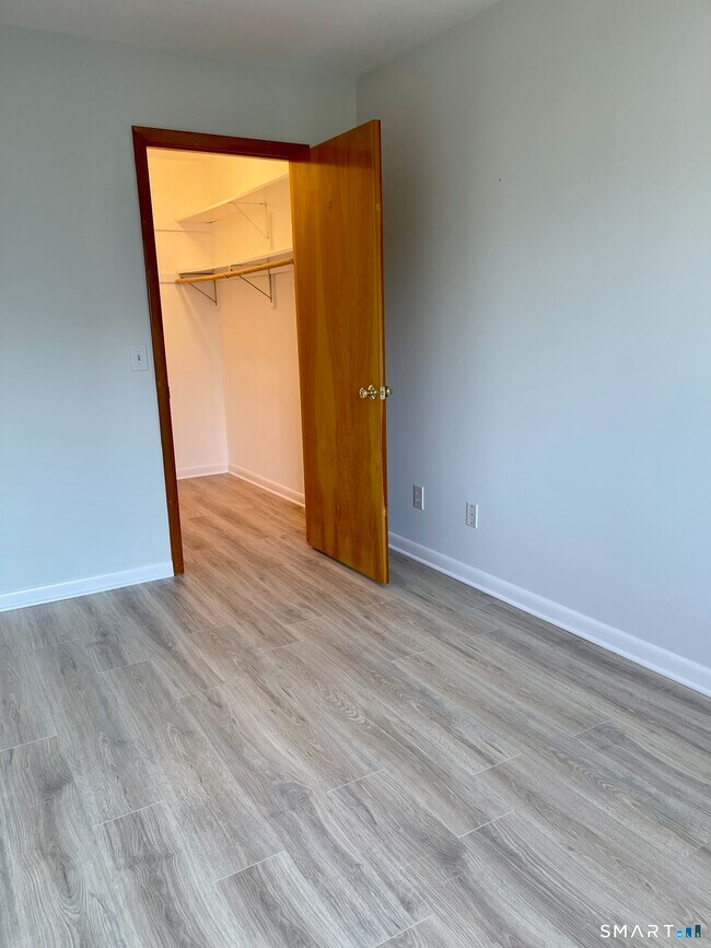 Building Photo - 31 Glenwood Ave