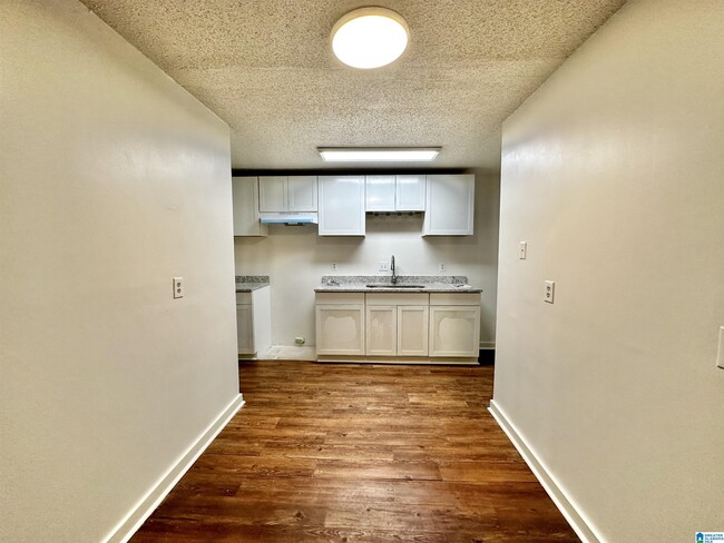 Building Photo - 415 Skyview Dr