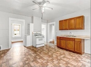 Building Photo - 3635 E 49th St