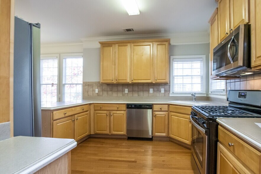 Building Photo - 5685 Eagles Watch