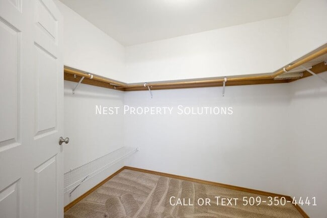 Building Photo - 807 Westshore Dr NE