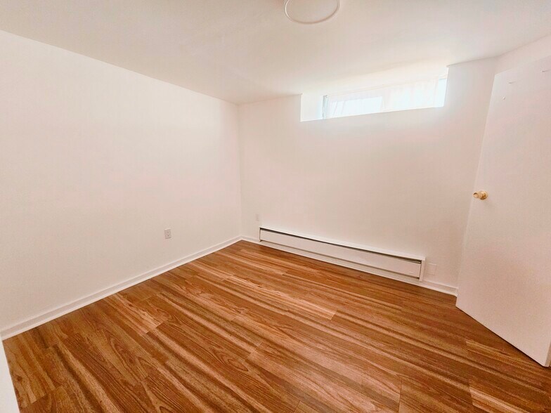 Building Photo - 686 Parker St