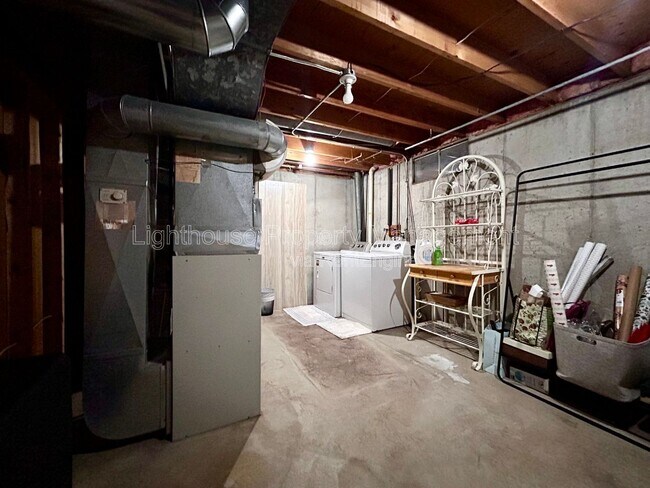 Building Photo - 2728 Vassar Dr SE